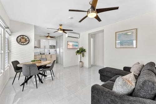 Newly Remodeled 2BR Apartment - Sleeps 6 - 1A HR - image 7