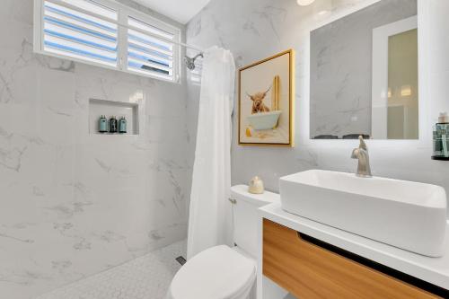 Newly Remodeled 2BR Apartment - Sleeps 6 - 1A HR - image 3