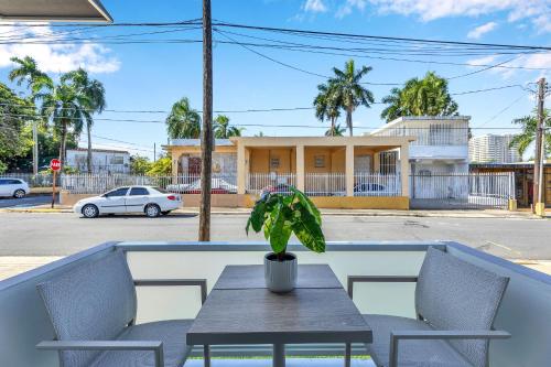 Newly Remodeled 2BR Apartment - Sleeps 6 - 1A HR - image 12