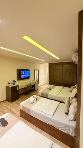 Sky Hotel – Al' Aqabah, TX