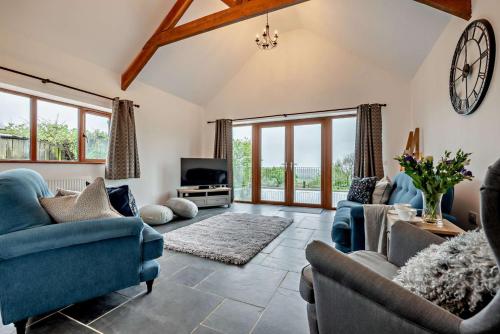 Iekārtas, 3 Bed in Whitstone oc-l29237 in Whitstone
