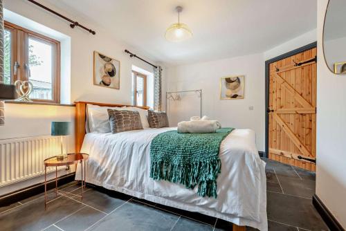 Iekārtas, 3 Bed in Whitstone oc-l29237 in Whitstone