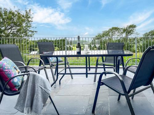 Iekārtas, 3 Bed in Whitstone oc-l29237 in Whitstone