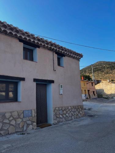 La casica de Pacone, Los Odres in Inazares