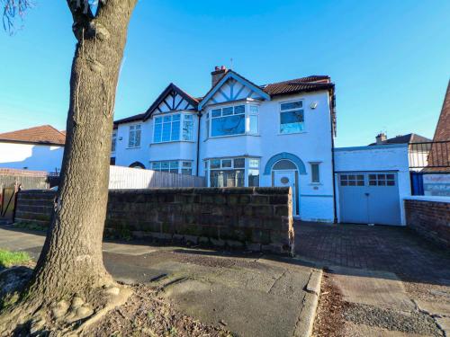 Exterior view, Broadgreen in Huyton