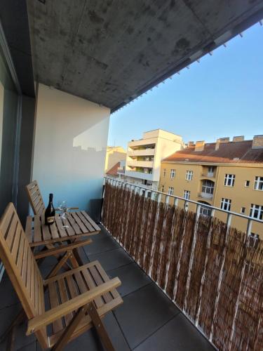 Karlin Executive - Standing Desk, Monitor & Garage, Praga (foto 8)