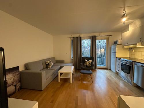 Nice and quiet apartment with balcony – khách sạn tại Sagene