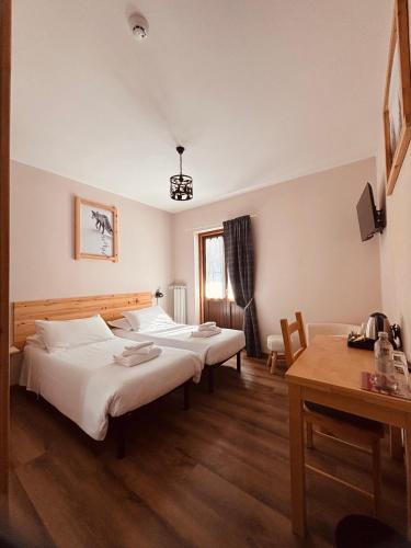 2 twin beds