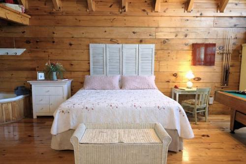 Adorable Shuter Inn in Pigeon Forge, USA
