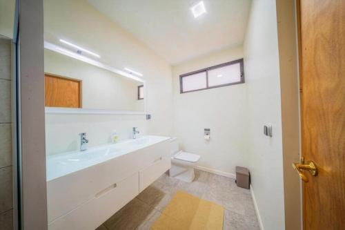 حمام, Feri Lodge in أفاهيتي