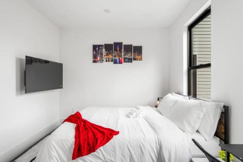 2BR Bright & Modern Urban Base Near Manhattan - image 4