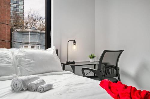 2BR Bright & Modern Urban Base Near Manhattan - image 13