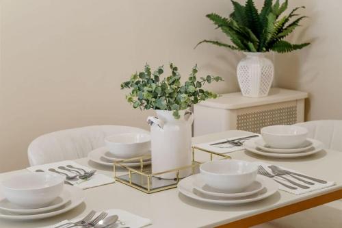 Modern Comfort Minutes from NYC Free Parking - image 10