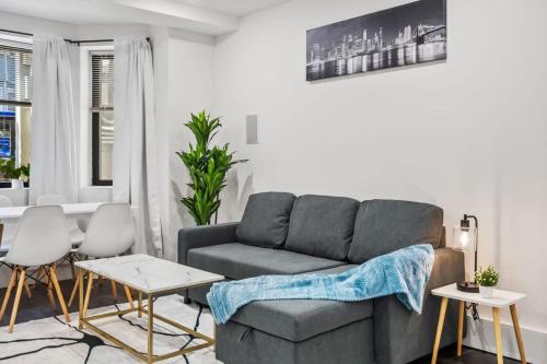 Luxury Stay Minutes from Manhattan Modern 2BR - main image