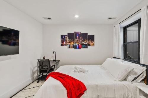 Luxury Stay Minutes from Manhattan Modern 2BR - image 10