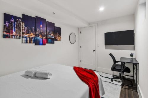 Luxury Stay Minutes from Manhattan Modern 2BR - image 4