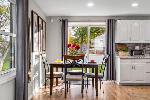 4BR Home Minutes to NYC Time Square in 提內克