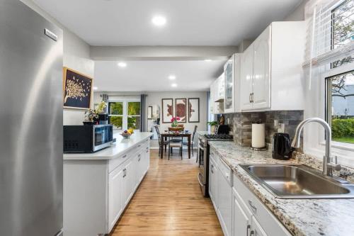 4BR Home Minutes to NYC Time Square in 提內克