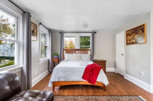 4BR Home Minutes to NYC Time Square - image 7