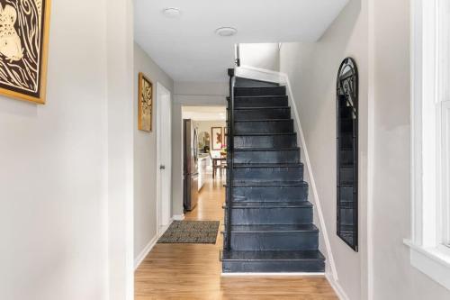 4BR Home Minutes to NYC Time Square in 提內克