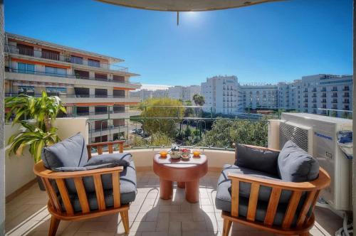 Seabatical Apartment by the beach, 2Bed and 2Baths