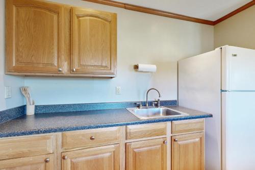 Blue Line Resort Cabin #2 in Carbondale, USA