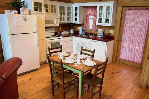 Adorable Shuter Inn in Pigeon Forge, USA