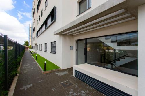 Luxury New Build Sea Views Terrace Pool Gym - image 2