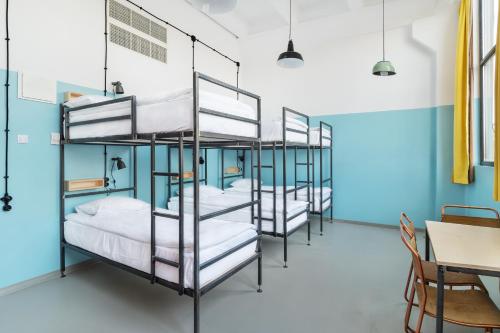 1 bunk bed