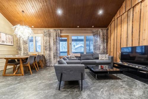 3 bedrooms, 6 beds