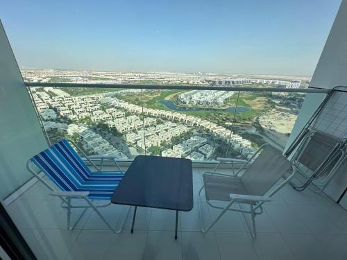 Cozy Studio Retreat in Damac Hills - image 2