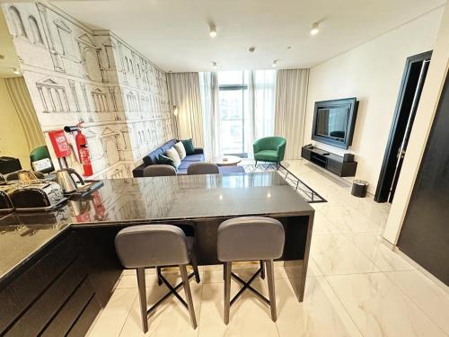 Elegant 1BR in Business Bay - image 6