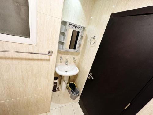 Cordoba Palace Studio In Silicon Oasis by Petals Holiday Homes - image 2
