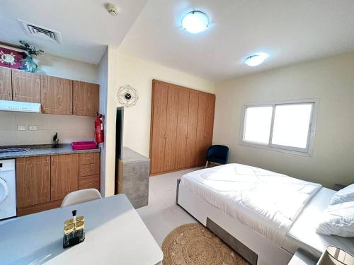 Cordoba Palace Studio In Silicon Oasis by Petals Holiday Homes in Dubai Silicon Oasis