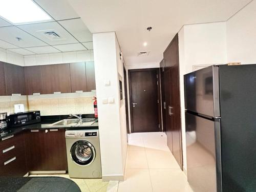 Comfortable Studio Retreat in Dubai Sports City - image 9