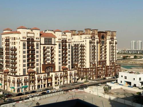 Comfortable Studio Retreat in Dubai Sports City - image 6