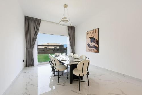 Palvelut, 5 BR Villa Near Business Bay By Petals Holiday Homes in Al Quoz