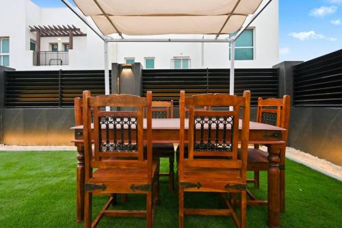5 BR Villa Near Business Bay By Petals Holiday Homes - main image