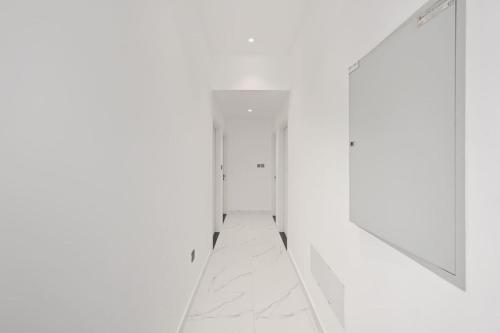 5 BR Villa Near Business Bay By Petals Holiday Homes - image 11