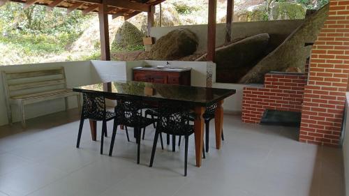 Casa em frente a Cachoeira do Tobogã – khách sạn tại Ponte Branca