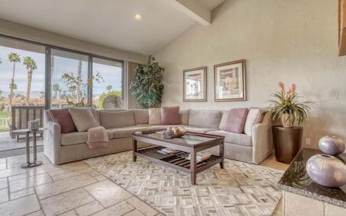 VB535 - Palm Beauty in Palm Desert, USA