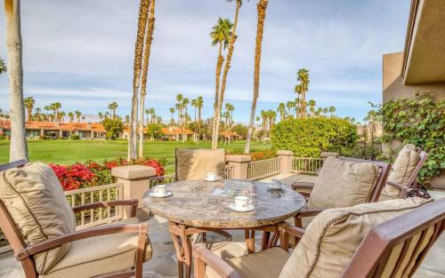 VB535 - Palm Beauty in Palm Desert, USA