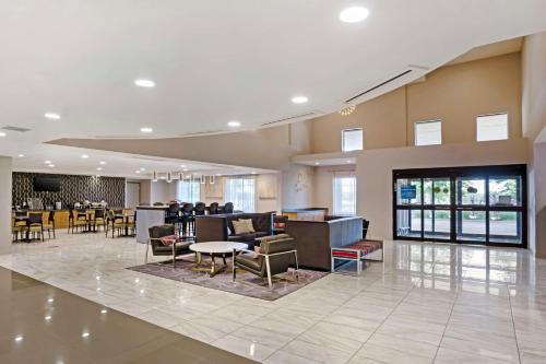 Best Western Plus Coalinga Inn - image 11