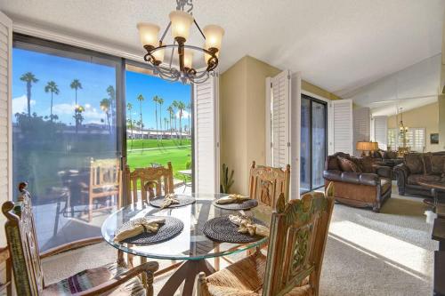 VB886 - Golfers Escape in Palm Desert, USA