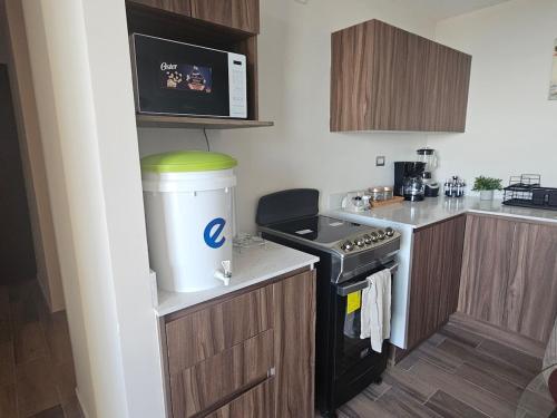 Cocina, A complete, cozy apartment on Roosevelt in Zona 3 de Mixco