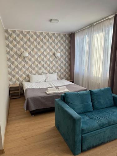2 twin beds, 1 sofa bed