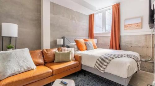 Downtown Edge-Stylish Studio Near Hospitals & Downtown