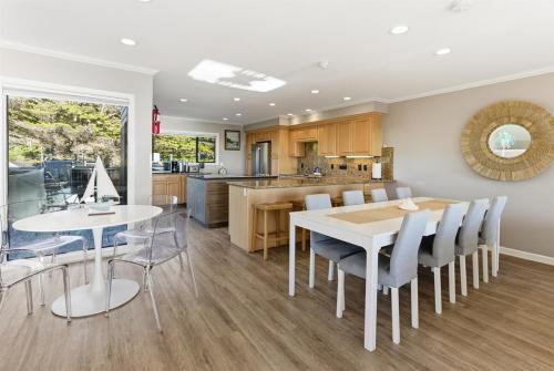 Oceanview Luxury - 5BR - Hot Tub - Steps to Beach in Уотсонвілль