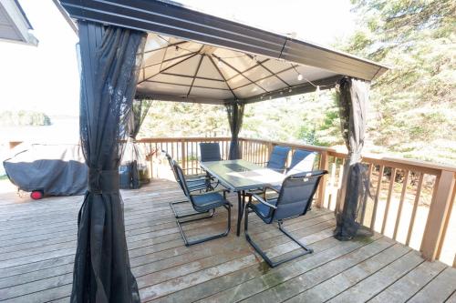 Amazing Lakefront cottage on Paradise Lake in Haliburton (ON)