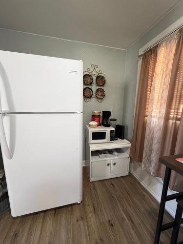 Historic 1BR Apt Kitchen Near VSU SGMC Down Town in 華爾多斯塔